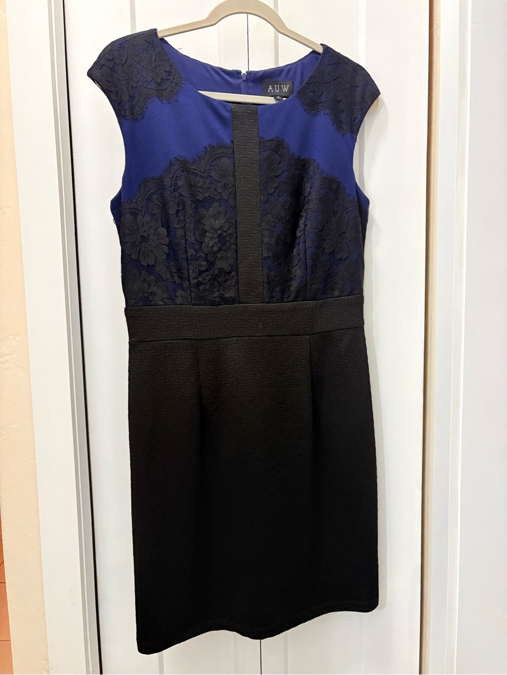 AUW Black & Navy Lace cocktail holiday Sheath Dress size M